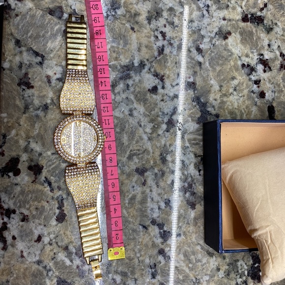 Mk Mike Woman Watch, goldtone plate,Links can not be removed , crystal - Picture 12 of 13